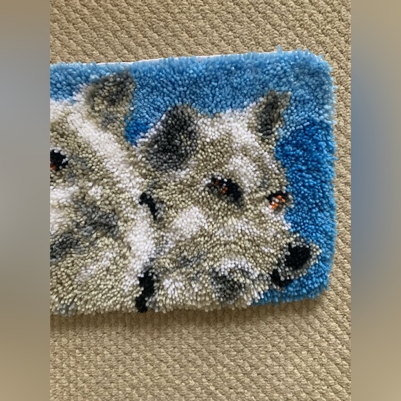 Wolf dog Latch hook rug 12 x 20” - Picture 3 of 6